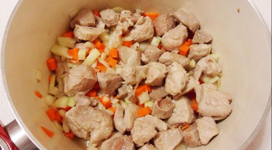 Фото приготовления рецепта: Овощной суп с индейкой, шаг №3