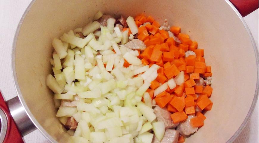 Фото приготовления рецепта: Овощной суп с индейкой, шаг №2