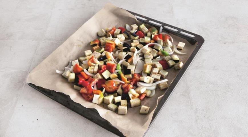 Фото приготовления рецепта: Салат c киноа и овощами, шаг №3