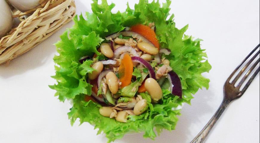 Салат с тунцом и белой фасолью 2