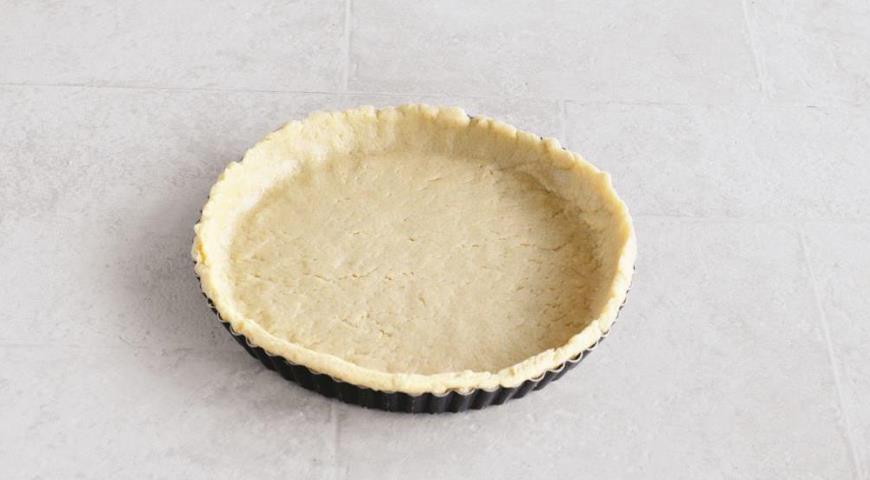 Фото приготовления рецепта: Пирог со сливами в духовке, шаг №7