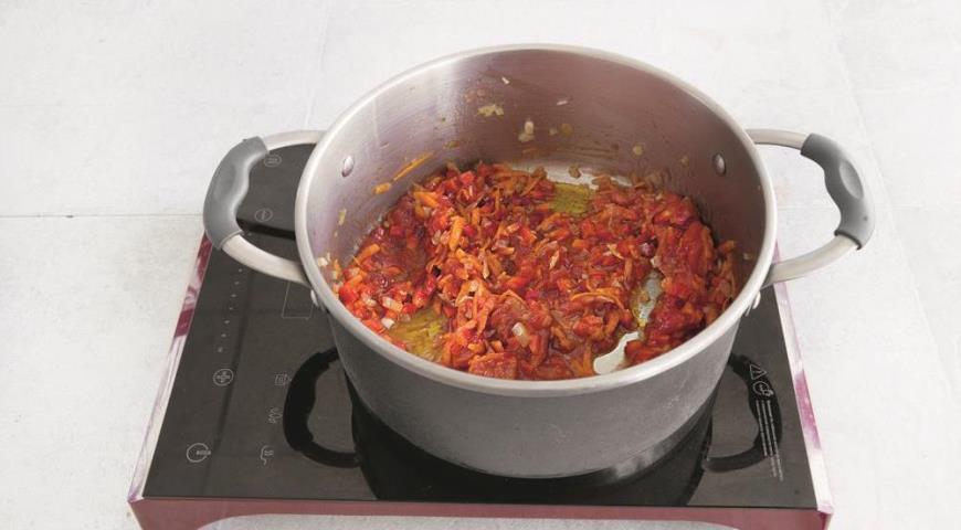 Фото приготовления рецепта: Голубцы в томатно-сметанном соусе, шаг №3