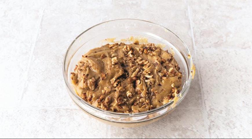 Фото приготовления рецепта: Печенье с орехами и коричневым маслом, шаг №5