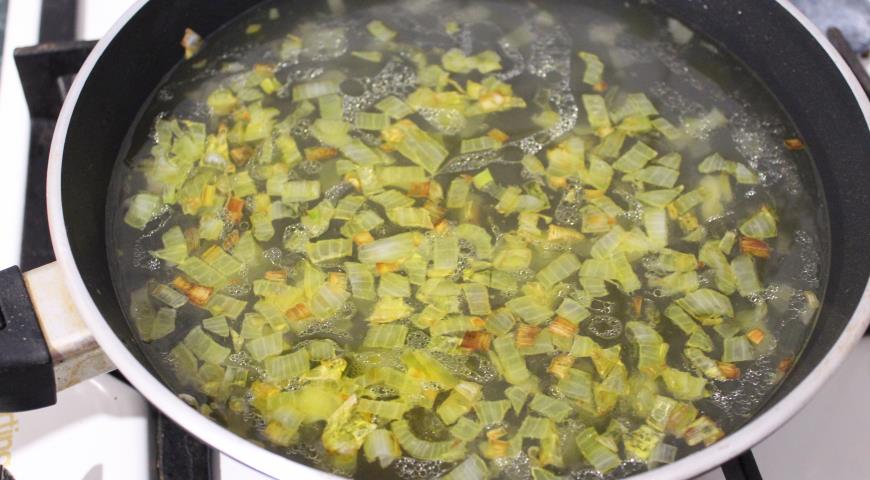 Тефтели с оливками с соусом авголемоно (Юварлакия). Шаг 3