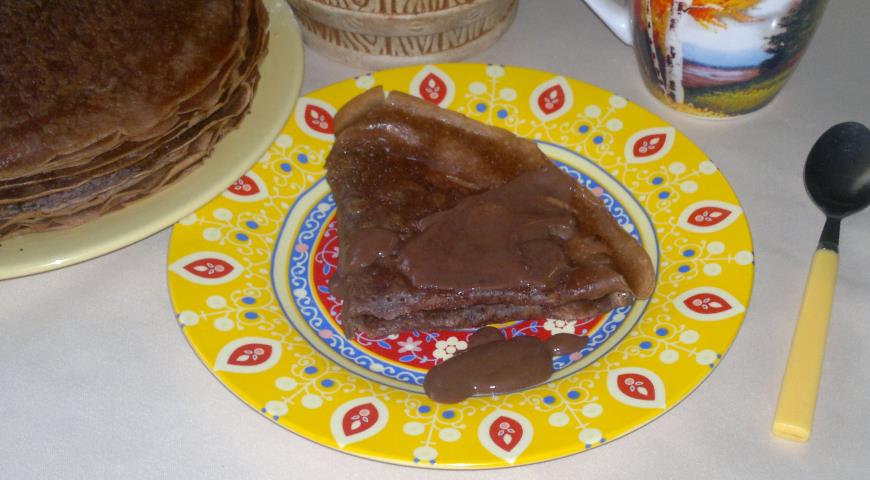 Фото приготовления рецепта: Шоколадные блинчики с шоколадным соусом, шаг №10