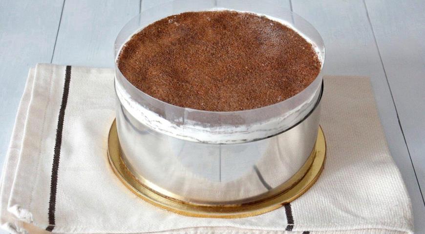 Фото приготовления рецепта: Шоколадный блинный торт со сливочным кремом, шаг №4