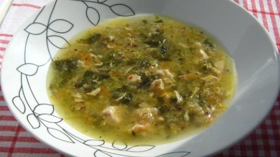 Лимонный куриный суп с киноа и шпинатом