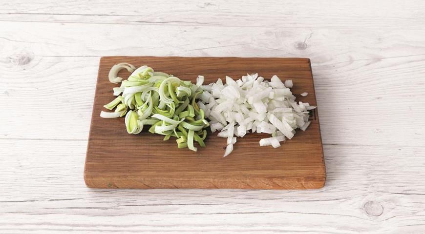 Фото приготовления рецепта: Суп-пюре из трех видов капусты с кешью, шаг №3