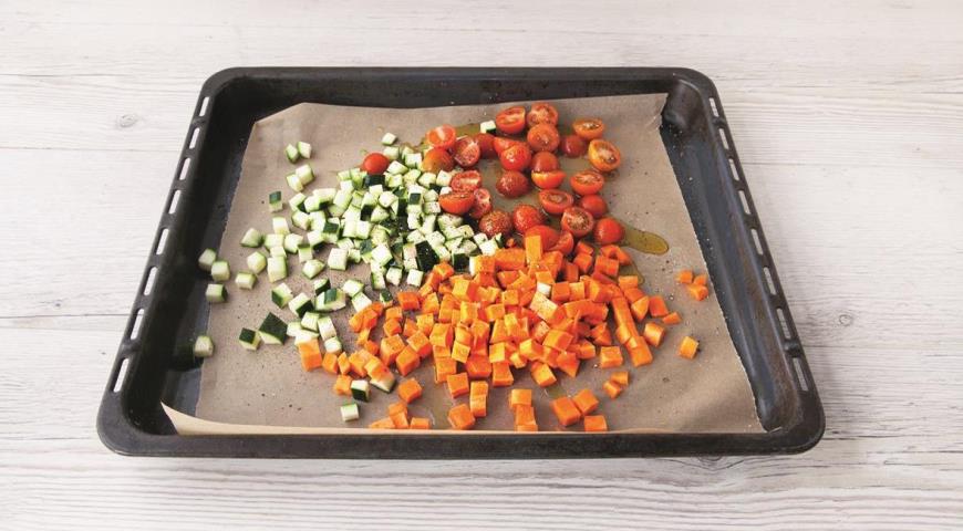 Фото приготовления рецепта: Боул из цветной капустой с куркумой, рисом и овощами, шаг №4