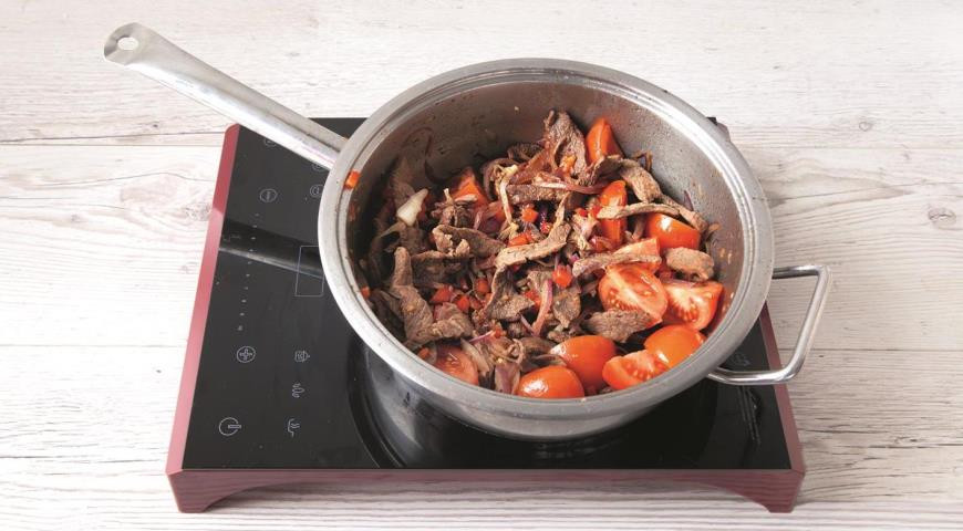 Фото приготовления рецепта: Рагу из говядины с фасолью, шаг №4