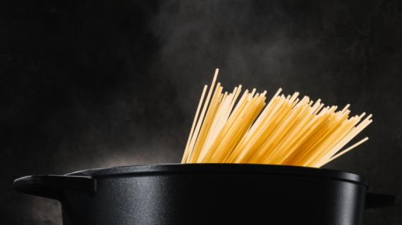 Как быстро превратить спагетти в блюдо, которое съедят все – даже те, кто не ест макароны