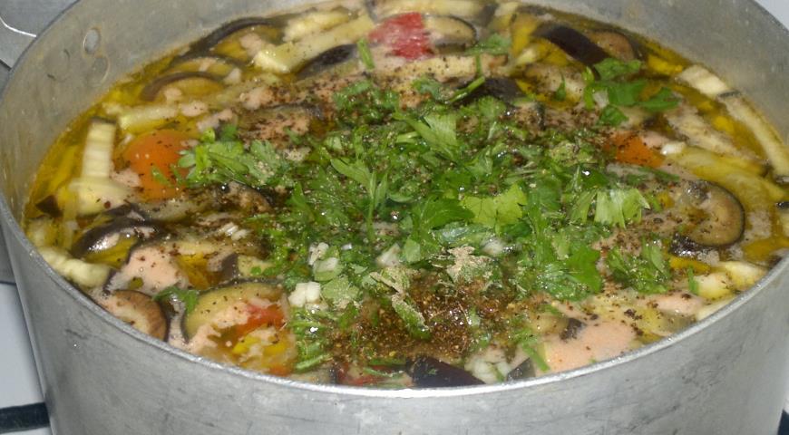Фото приготовления рецепта: Рисовый суп с овощами, шаг №12