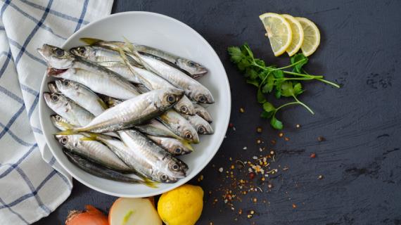 Как вкусно приготовить недорогую рыбу