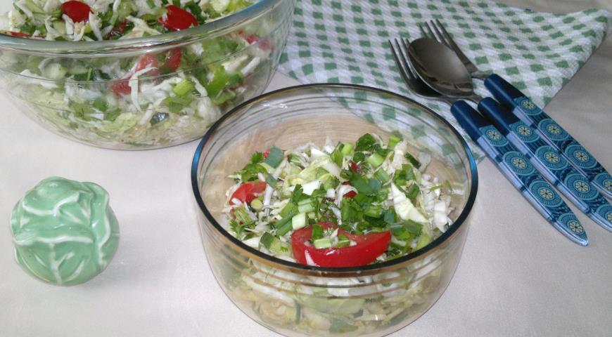 Весенний салат с пикантной заправкой 