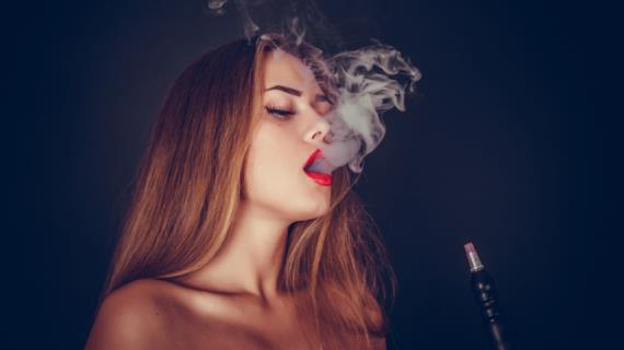 Курильщик кальяна за час вдыхает табачный дым от 100 сигарет