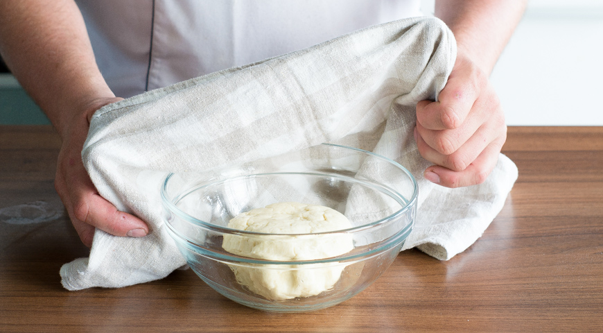 Хачапури с сыром сулугуни, тесто накройте полотенцем