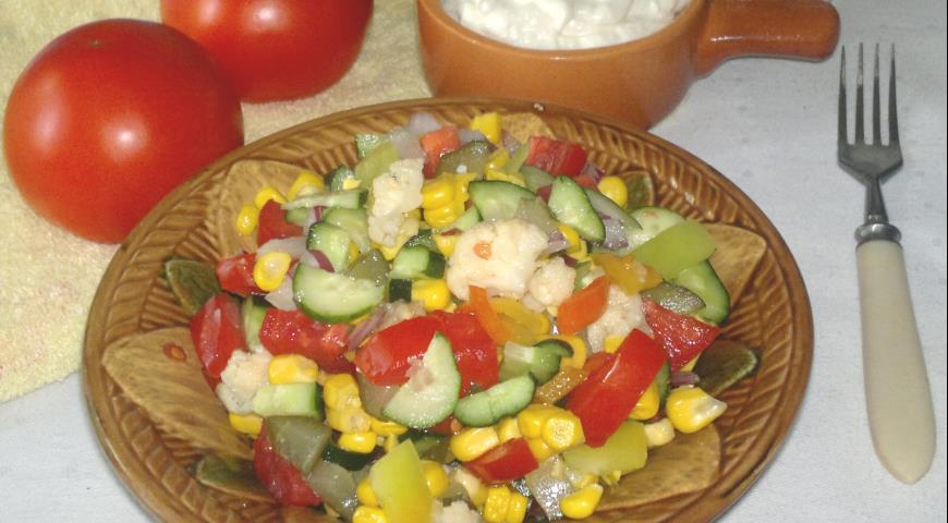 Овощной салат с пикантным соусом 4