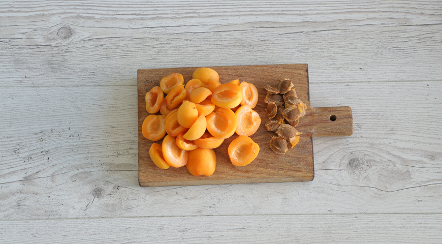 Варенье из абрикосов без косточек, вымойте плоды и обсушите