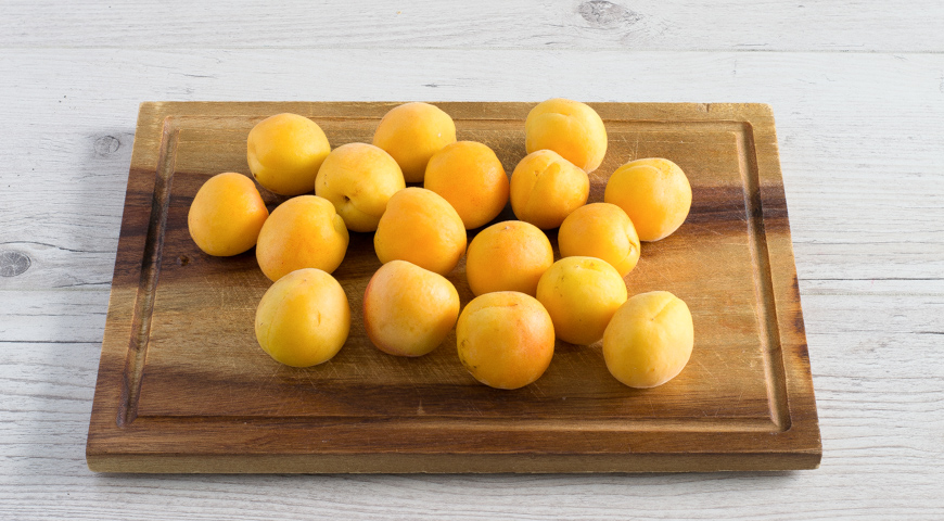Варенье из абрикосов пятиминутка, отберите плоды