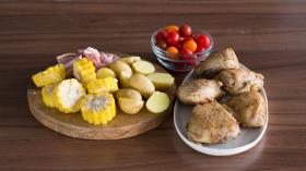 Овощное рагу с курицей и картошкой, нарежьте картофель