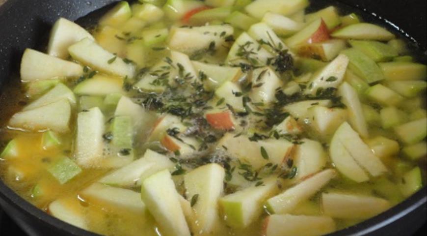 Суп-пюре из цуккини и жареной перловки, добавить яблоко