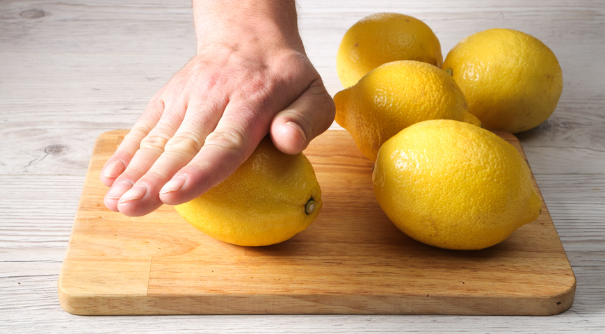 Лимонад из лимонов, обсушите лимоны