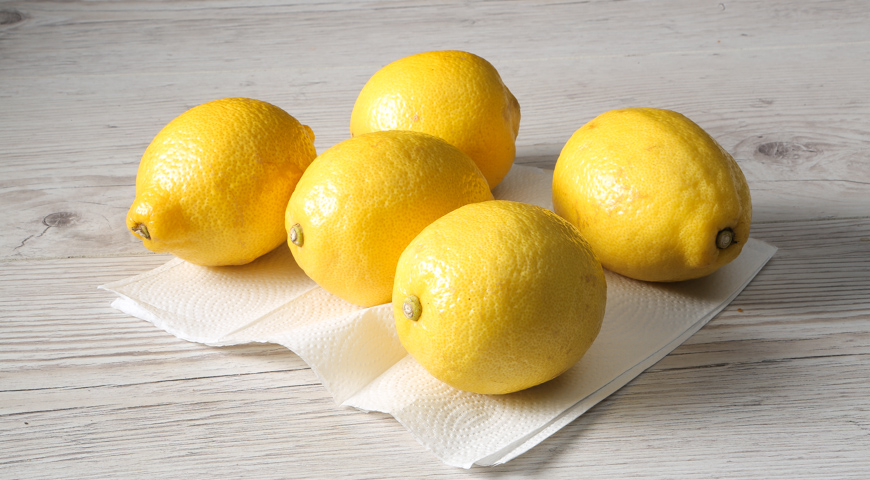 Лимонад из лимонов, подготовьте лимоны