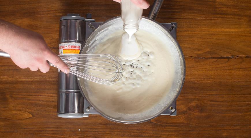 Фото приготовления рецепта: Холодный пирог с малоглазым макрурусом, шаг №4