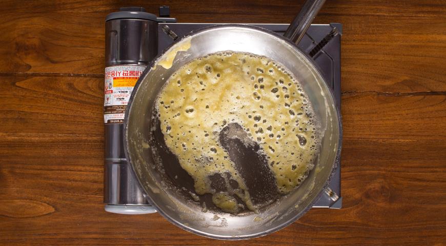 Фото приготовления рецепта: Холодный пирог с малоглазым макрурусом, шаг №2
