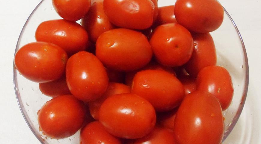 Можно ли семена из покупных помидоров посеять на рассаду и получить хороший урожай? Как это сделать правильно и какие риски несет такой метод? Давайте разбираться!