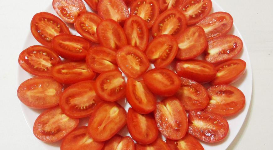 Можно ли семена из покупных помидоров посеять на рассаду и получить хороший урожай? Как это сделать правильно и какие риски несет такой метод? Давайте разбираться!