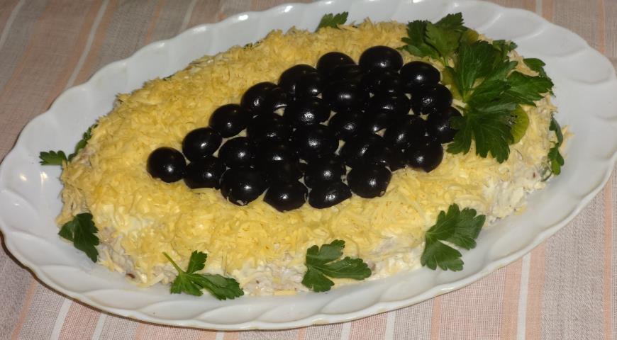 Салат с курицей «Гроздь винограда» - рецепт автора Наталья Олешко
