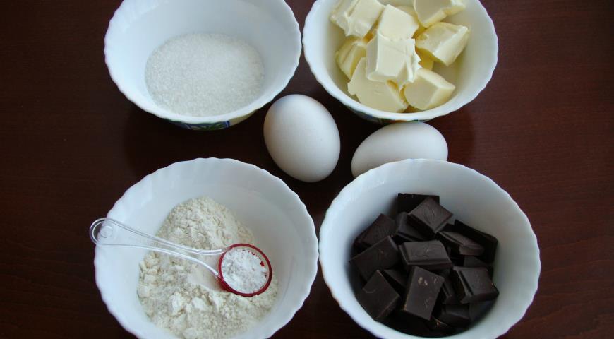 Фото приготовления рецепта: Брауни с заварным кремом и инжиром, шаг №1