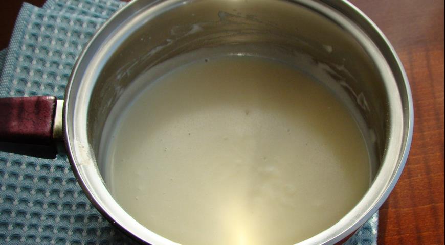Фото приготовления рецепта: Брауни с заварным кремом и инжиром, шаг №7