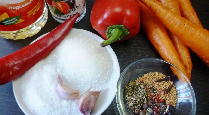 Фото приготовления рецепта: Пряный салат из моркови с розовым перцем, шаг №1