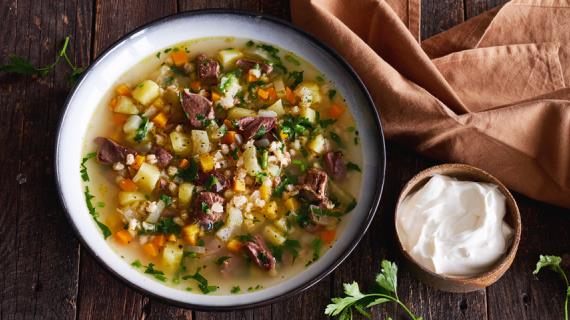 10 самых популярных супов, которые готовятся на российских кухнях ежедневно