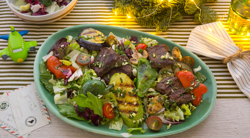 Рецепт Теплый салат с овощами-гриль и говяжьей вырезкой