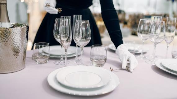 Сервируем стол как в Букингемском дворце: 10 простых советов для праздничного ужина