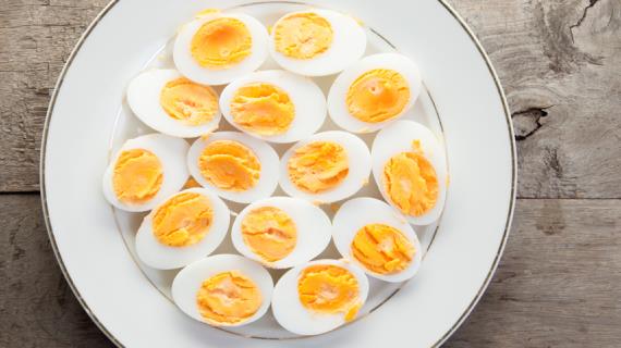 Лайфхак, как варить яйца оптом и не чистить каждое