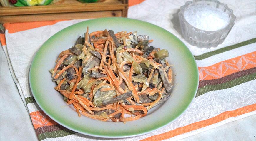 Фото приготовления рецепта: Салат из свиной печени с морковью по-корейски, шаг №6