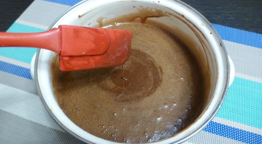 Фото приготовления рецепта: Шоколадный торт Baulois, шаг №7