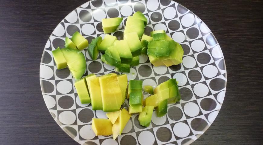 Фото приготовления рецепта: Овощной салат с осьминогом, шаг №3