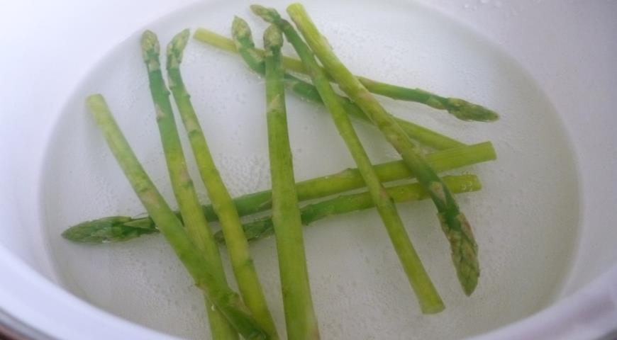 Фото приготовления рецепта: Овощной салат с осьминогом, шаг №2