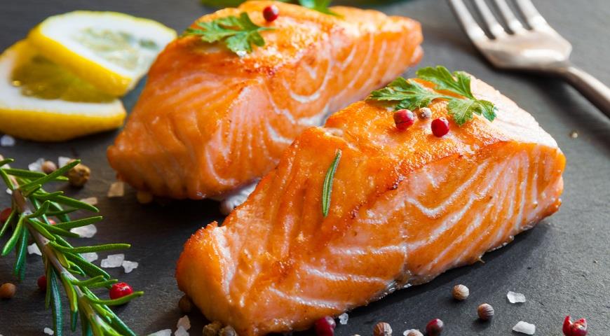 Употребление жирной рыбы два раза в неделю может в пять раз снизить риск смерти
