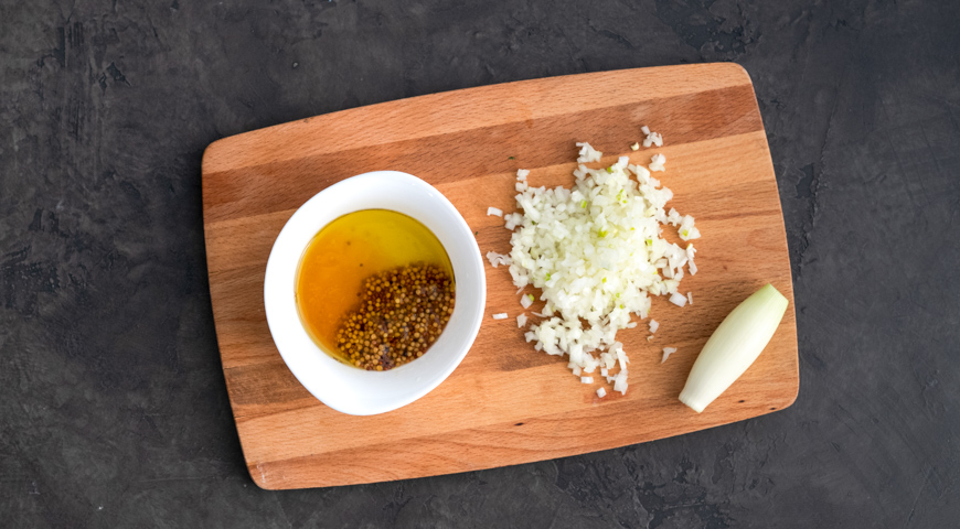 Фото приготовления рецепта: Салат с зеленым горошком и медово-горчичной заправкой, шаг №1