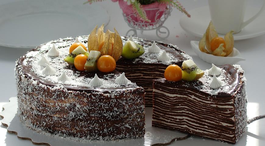 Фото приготовления рецепта: Шоколадный блинный торт со сметанным кремом, шаг №13