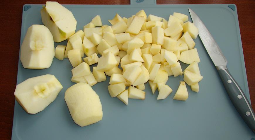 Фото приготовления рецепта: Блинный пирог с яблоками, шаг №8