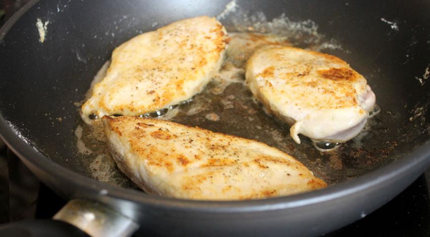 Фото приготовления рецепта: Курица с малиной по-калифорнийски, шаг №3