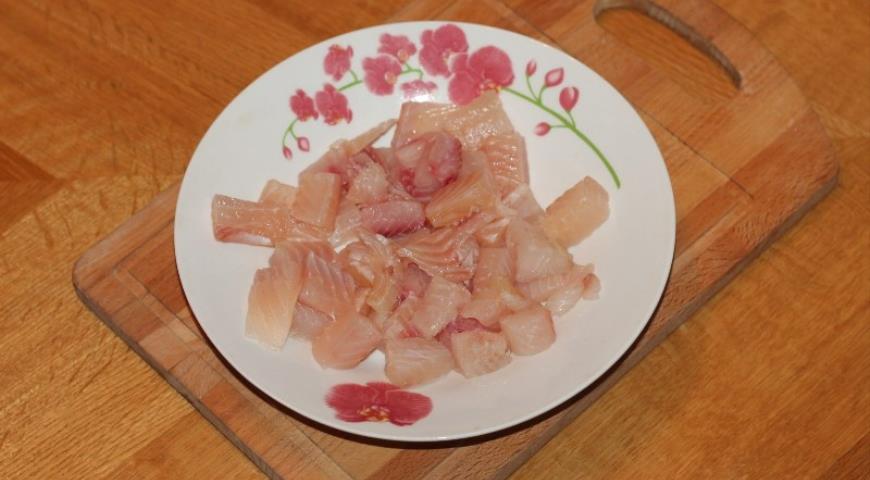 Фото приготовления рецепта: Фрикадельки из белой рыбы в соусе, шаг №1