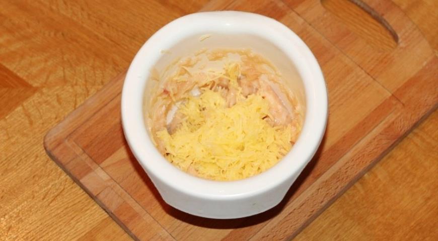 Фото приготовления рецепта: Фрикадельки из белой рыбы в соусе, шаг №3